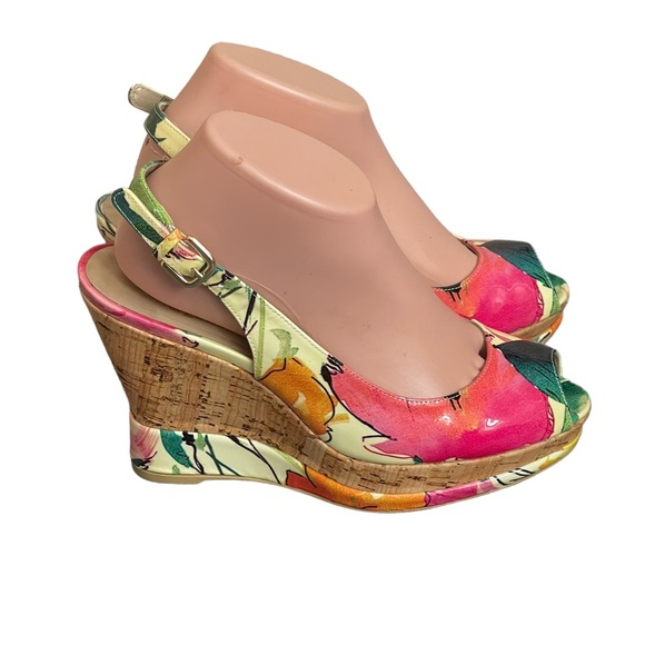 Stuart Weitzman Colorful Floral
Peep Toe Wedges Cork Platform
Slingback Size 7.5 - Picture 3 of 14